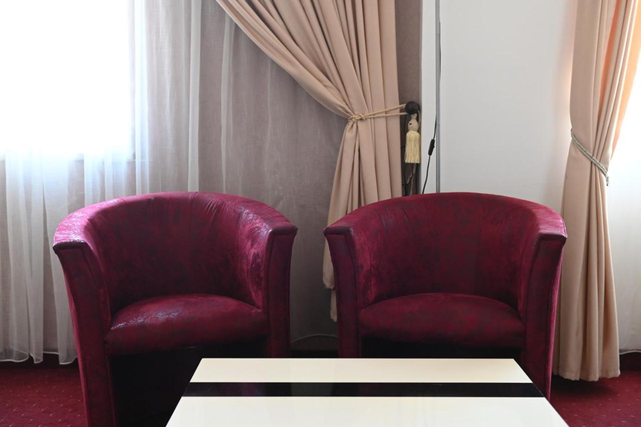Hotel Liss Lezhe Bagian luar foto