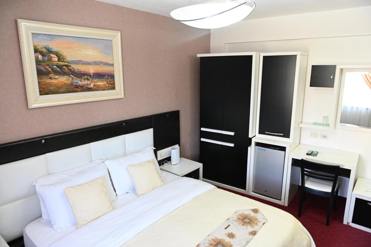 Hotel Liss Lezhe Bagian luar foto