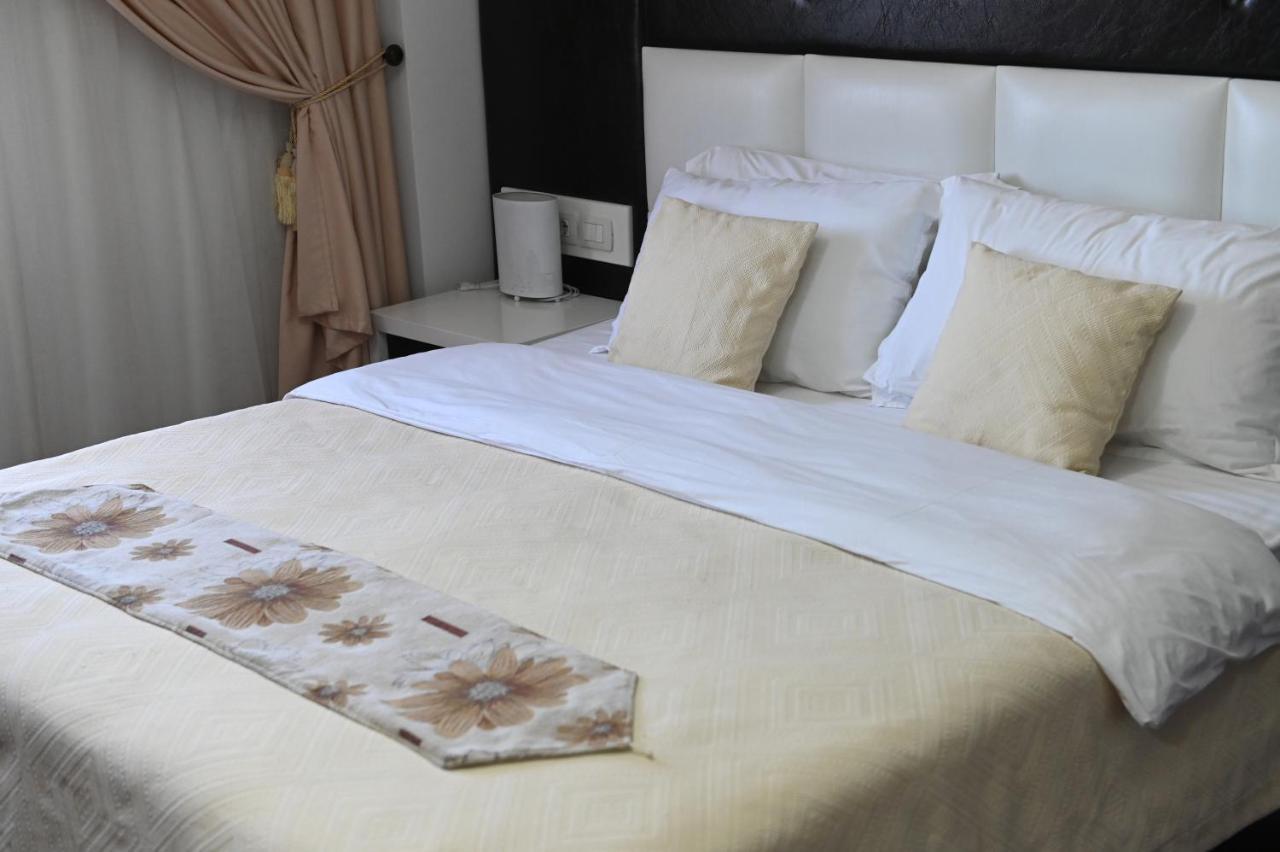 Hotel Liss Lezhe Bagian luar foto