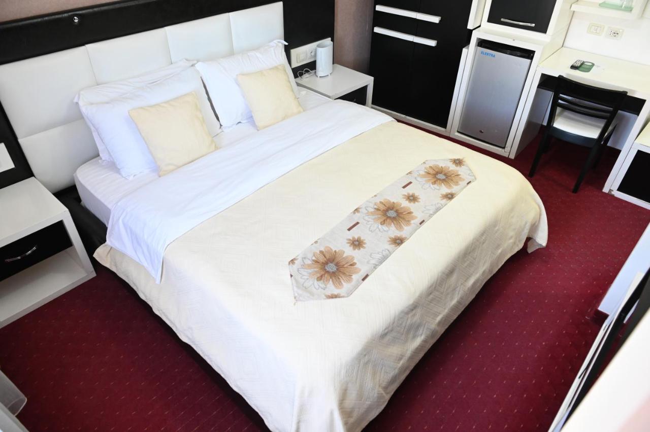 Hotel Liss Lezhe Bagian luar foto