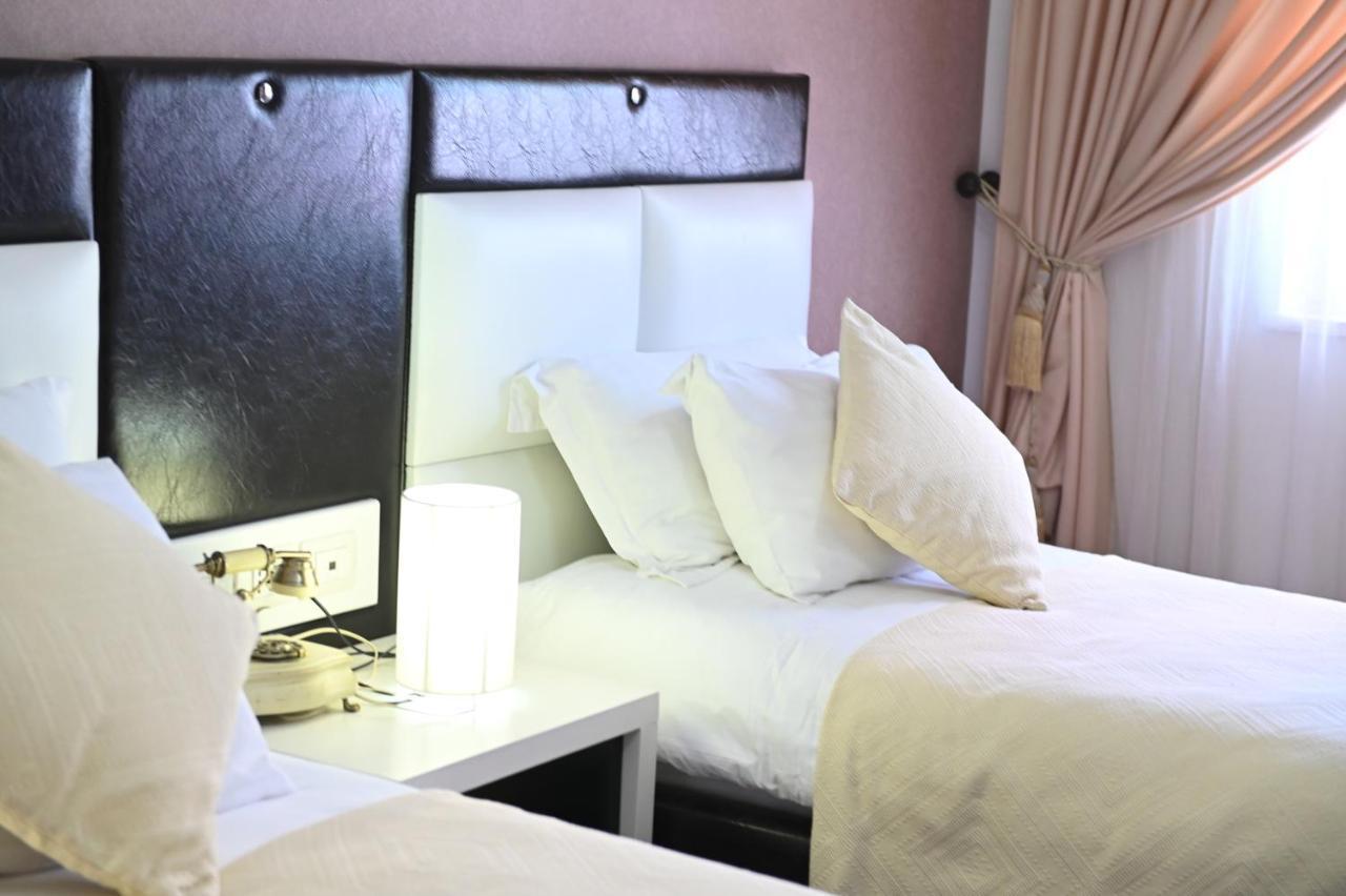 Hotel Liss Lezhe Bagian luar foto