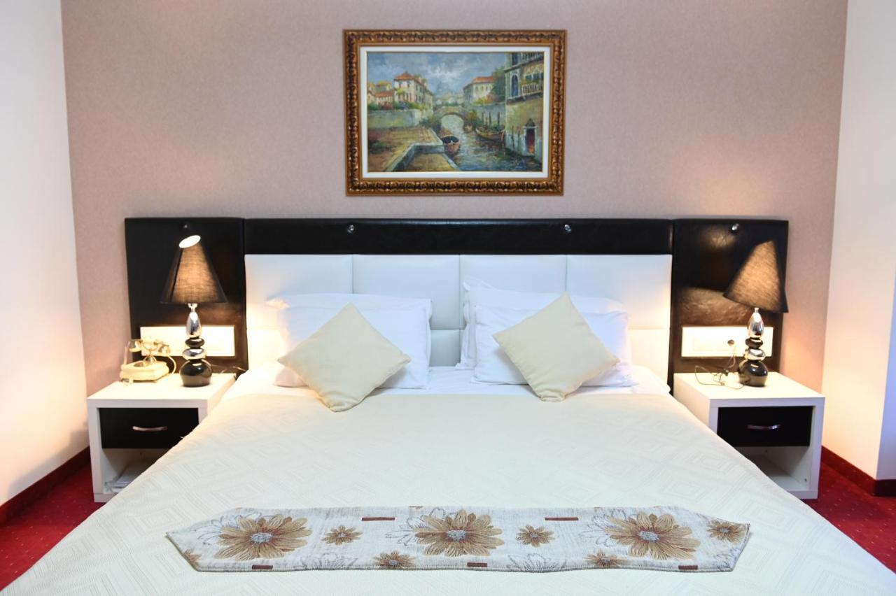 Hotel Liss Lezhe Bagian luar foto
