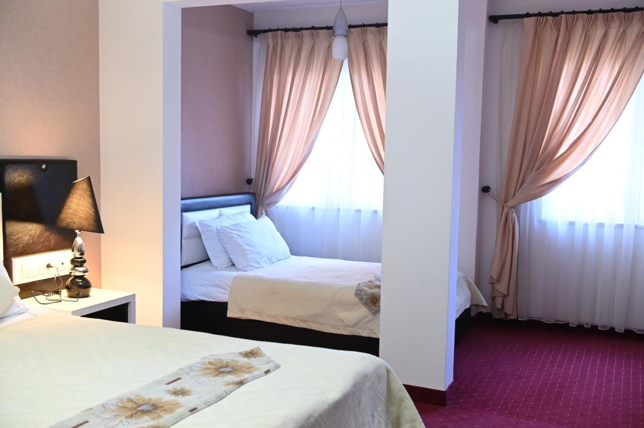Hotel Liss Lezhe Bagian luar foto