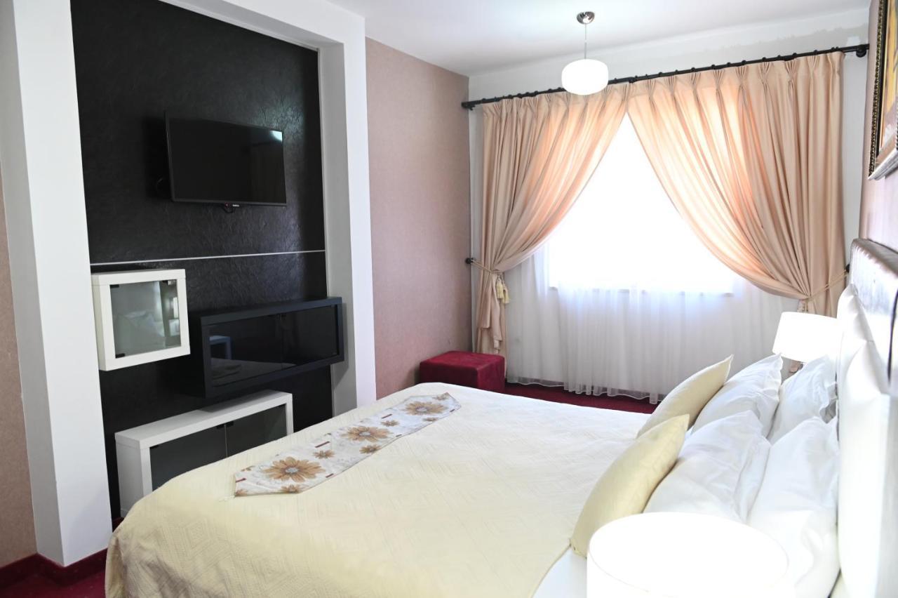 Hotel Liss Lezhe Bagian luar foto