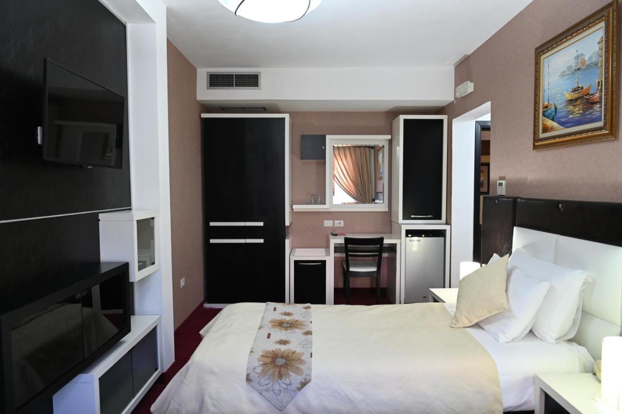 Hotel Liss Lezhe Bagian luar foto