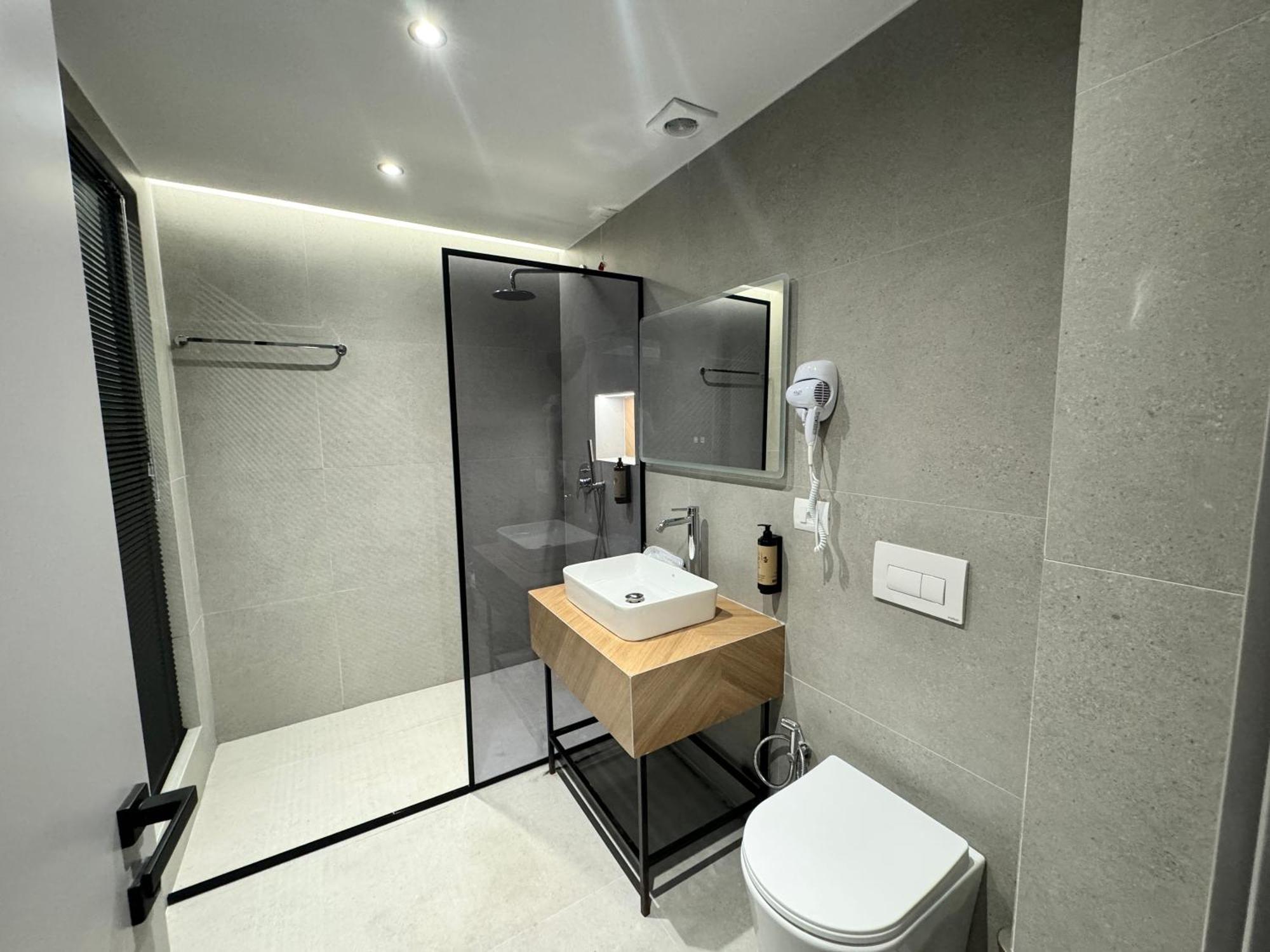 Hotel Liss Lezhe Bagian luar foto