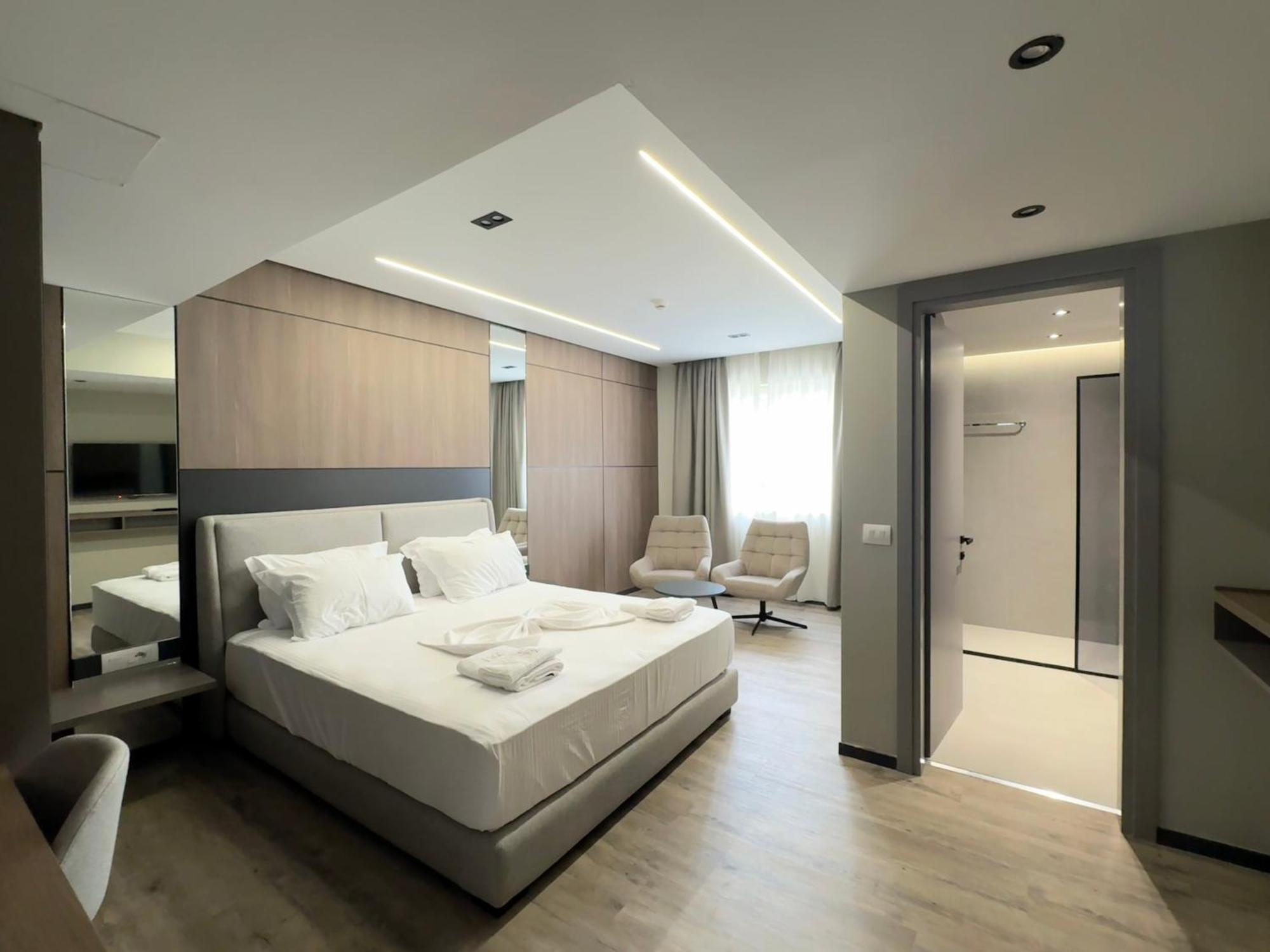Hotel Liss Lezhe Bagian luar foto
