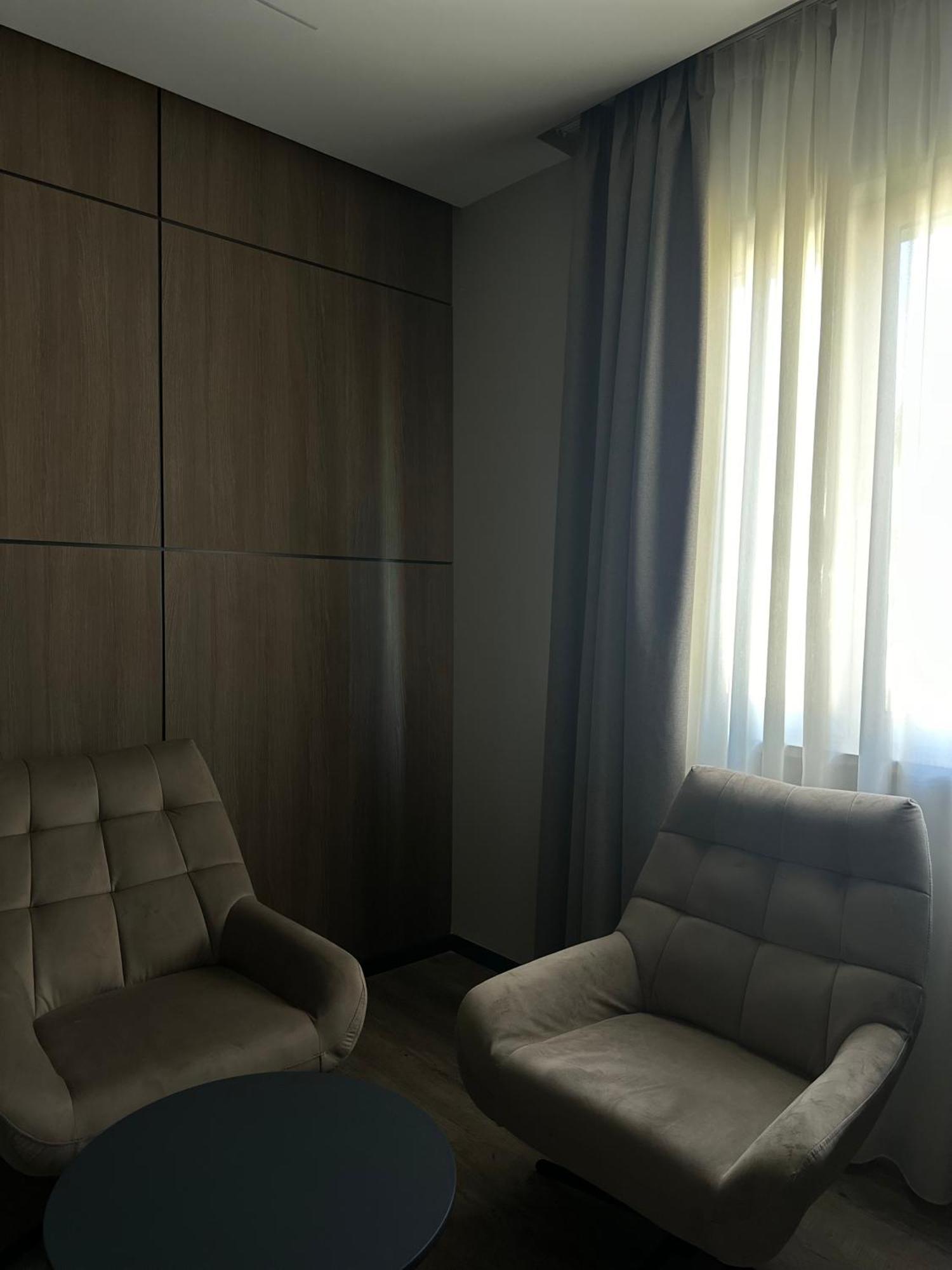Hotel Liss Lezhe Bagian luar foto