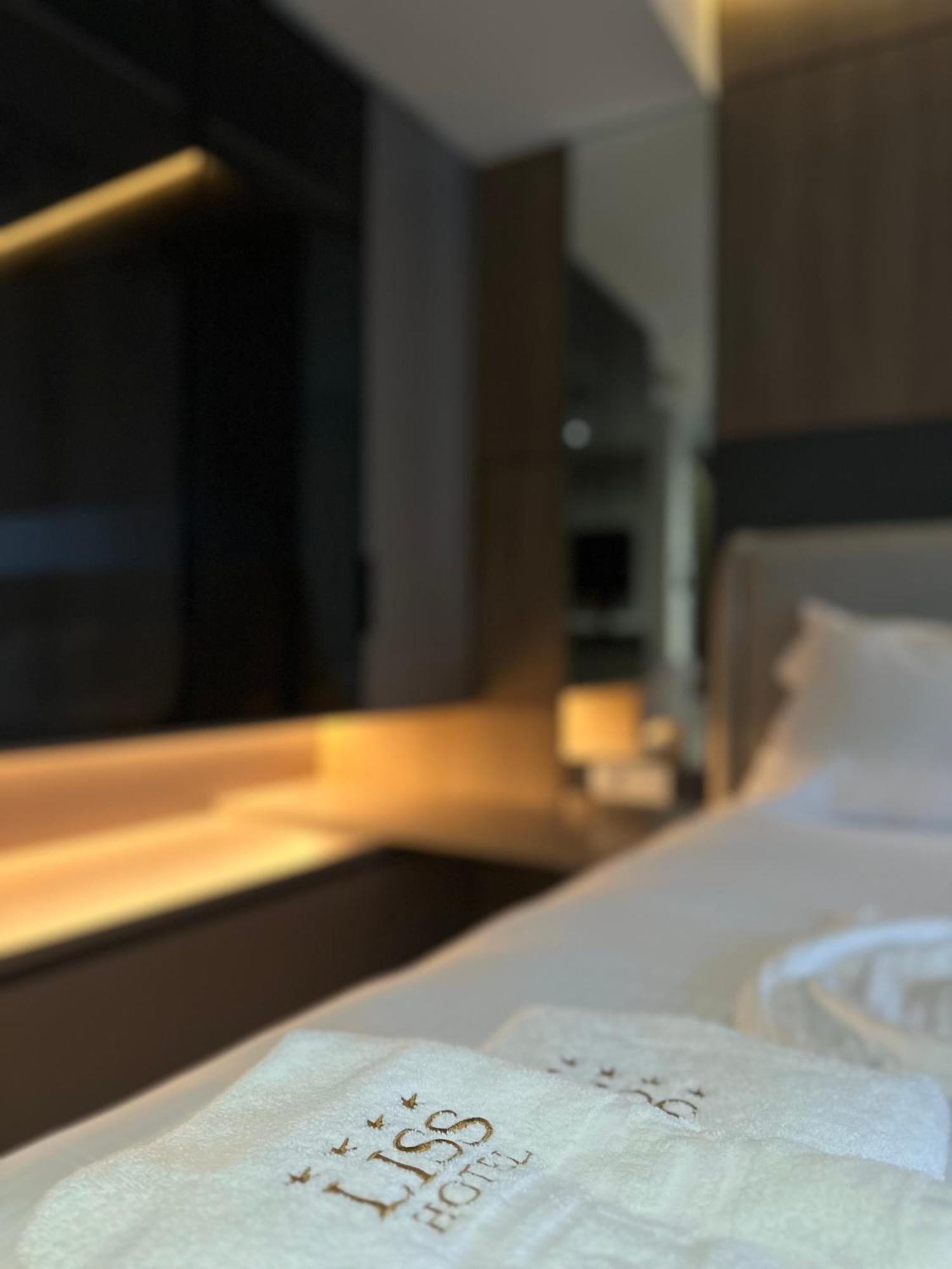 Hotel Liss Lezhe Bagian luar foto